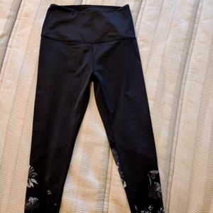 Beyond Yoga Black/Flowery Leggings - S